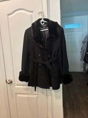 Women's Black Trench Coat with Faux-Fur Trim and Belt